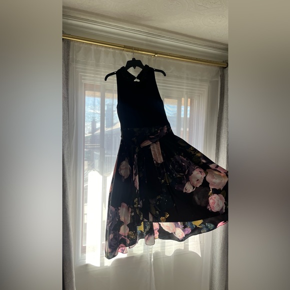 Beautiful evening dress - Picture 5 of 5